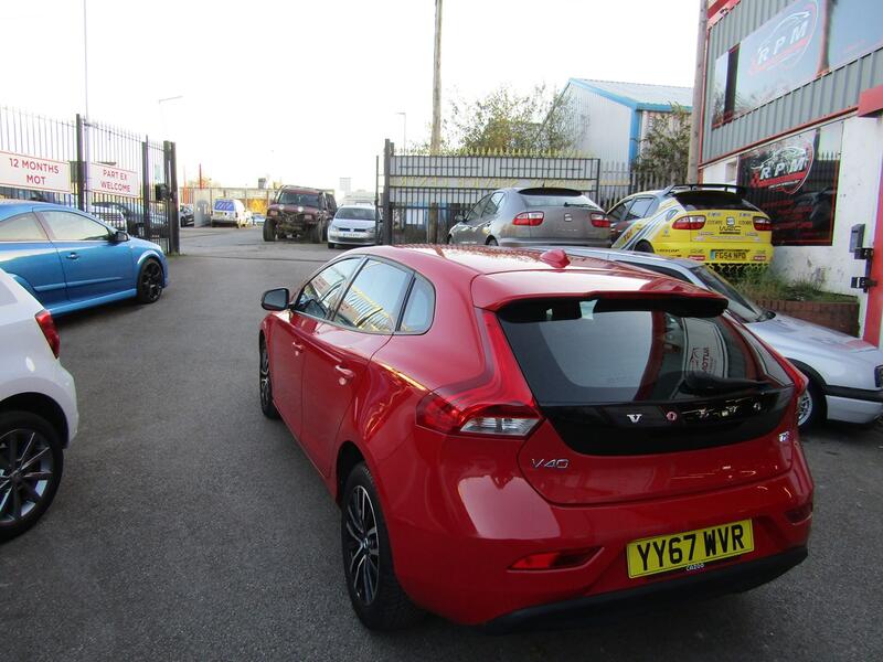VOLVO V40