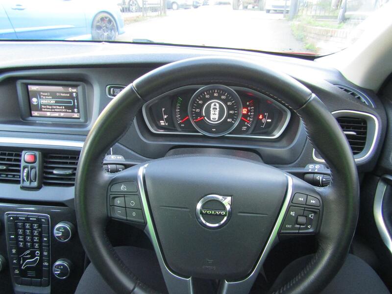 VOLVO V40
