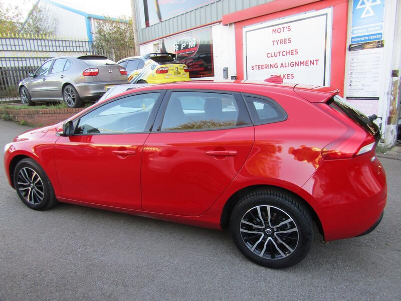 VOLVO V40