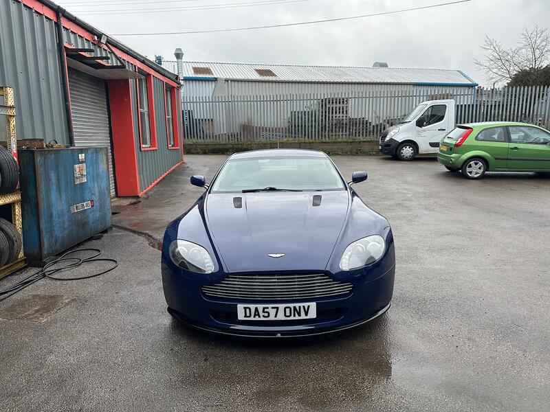 ASTON MARTIN VANTAGE